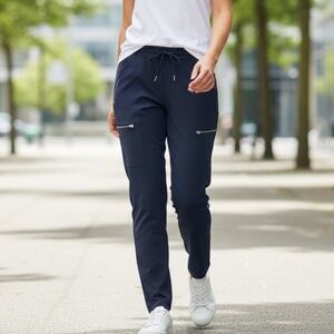 New ATHLETA Go Far Venture Travel Pant 10 Navy Blue Featherweight Stretch Cargo